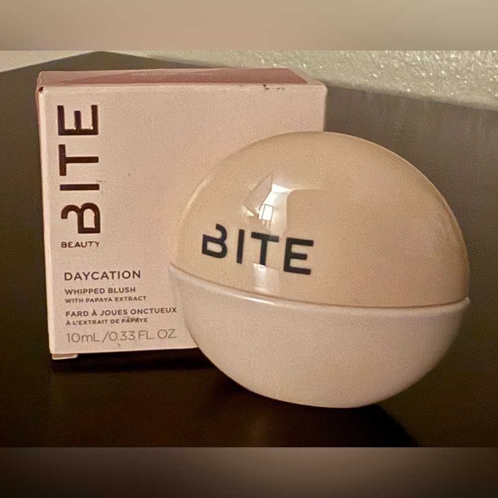 Bite Beauty Daycation Whipped Blush Hibiscus Slush Cream Blush Papaya Extract - Picture 2 of 4